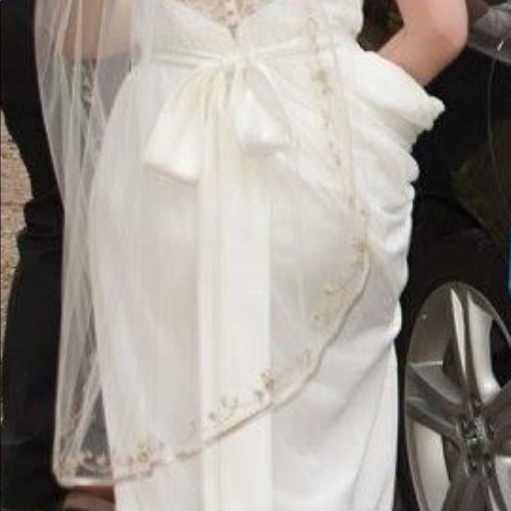 Wedding dress - Picture 5 of 9